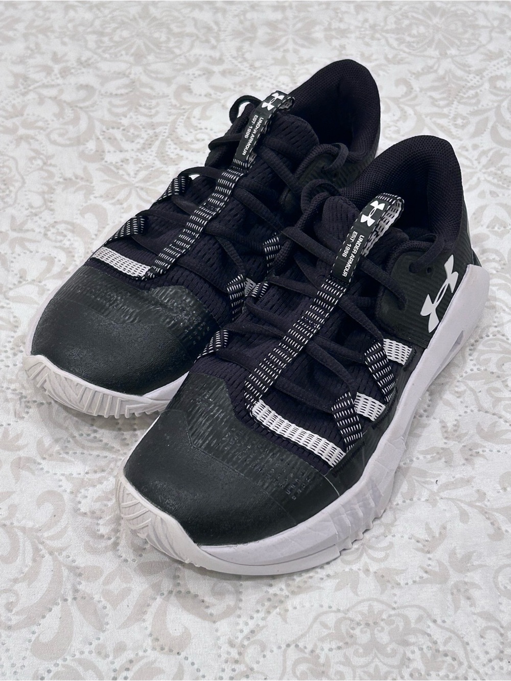 Women’s Block City 2.0 Volleyball Shoes Size 6 Under Armour Black/White 3021377